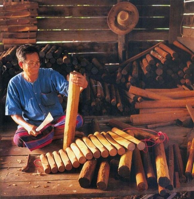 พ่อเปลื้อง ฉายรัศมี ผู้พัฒนาโปงลาง