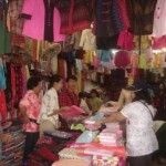 จับจ่ายซื้อของที่ตลาดอินโดจีน