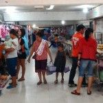 ร้านขายผ้าพื้นเมือง ตลาดอินโดจีน