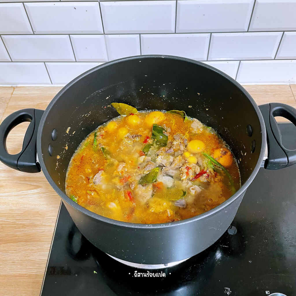 ต้มทิ้งไว้ให้เครื่องในไก่เปื่อย