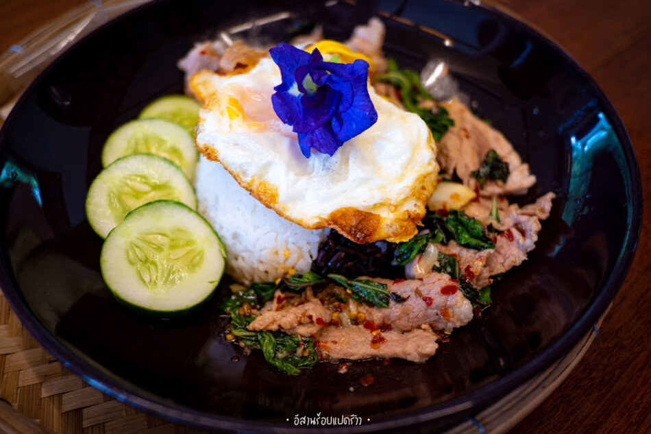 ข้าวกะเพราหมูคุโรบุตะ