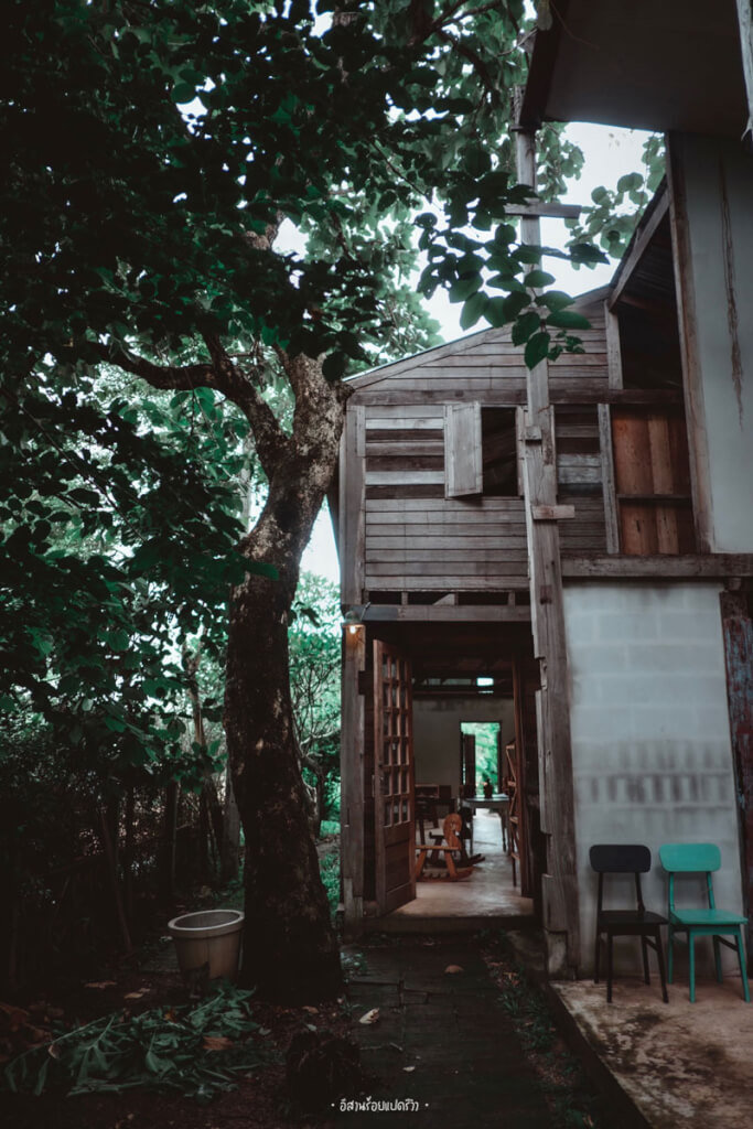 คาเฟ่อบอุ่น สไตล์บ้านไม้