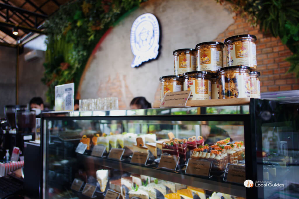 ที่ร้านมีบริการ กาแฟ และเครื่องดื่มมากมาย