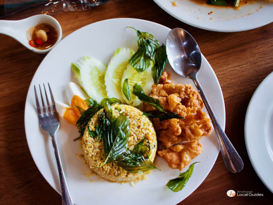 ข้าวผัดแกงเขียวหวานไก่กรอบ